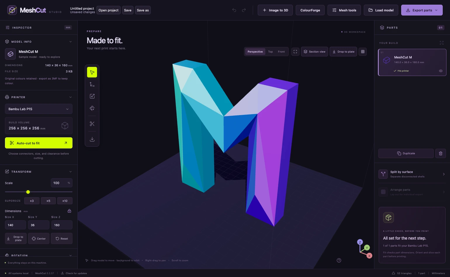 MeshCut showing its faceted cyan, blue and purple M starter model, with printer settings and the parts list.